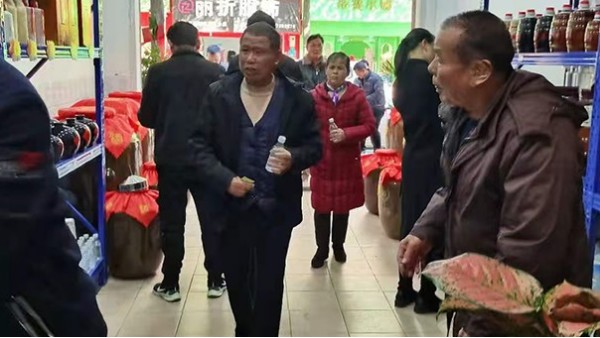 農村創(chuàng)業(yè)好項目：引進電加熱釀酒設備，一邊釀酒一邊養(yǎng)雞