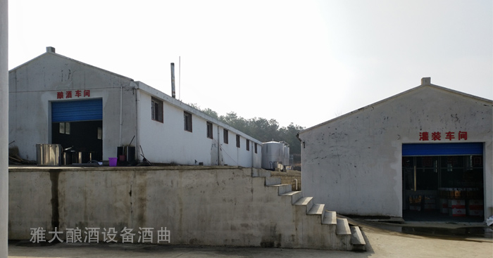 927雅大學(xué)員引進(jìn)大型釀酒設(shè)備，擴(kuò)大酒廠規(guī)模