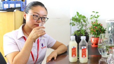 高粱釀酒設(shè)備：醉好的生活莫過于兜里有錢，心里有光，杯中有酒