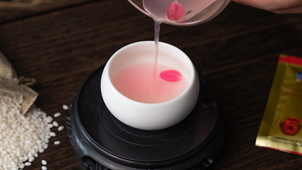 釀一壇美味桃花糯米酒，封存春天的味道