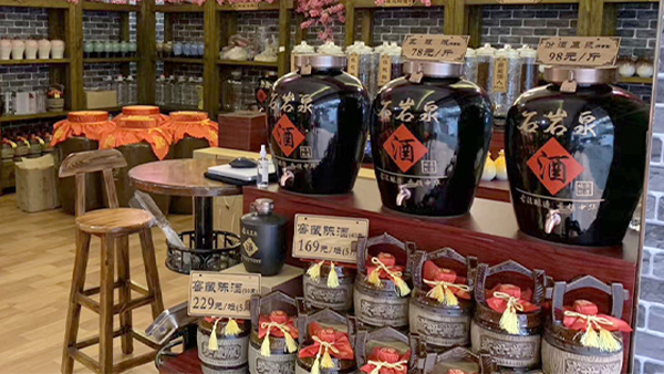 用小型酒廠釀酒設(shè)備一年釀2萬(wàn)斤高粱酒，能賺多少錢(qián)？