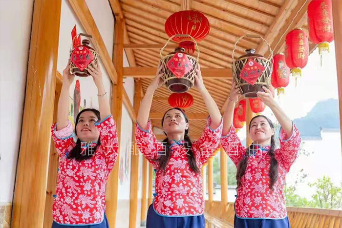 從廚師到釀酒師，用蒸餾釀酒設(shè)備釀出美酒，釀出紅火日子