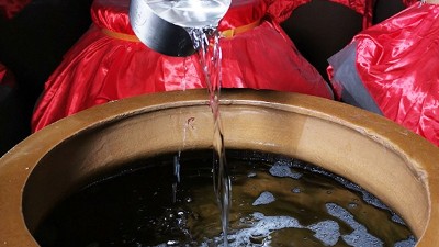 純糧釀酒設(shè)備：白酒經(jīng)時間的沉淀，其“烈性”逐漸被馴化