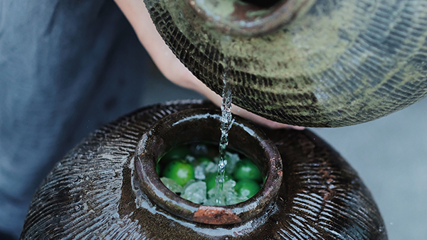 用果酒釀酒設(shè)備釀造的純糧酒泡青梅酒，簡(jiǎn)單易做，越泡越香